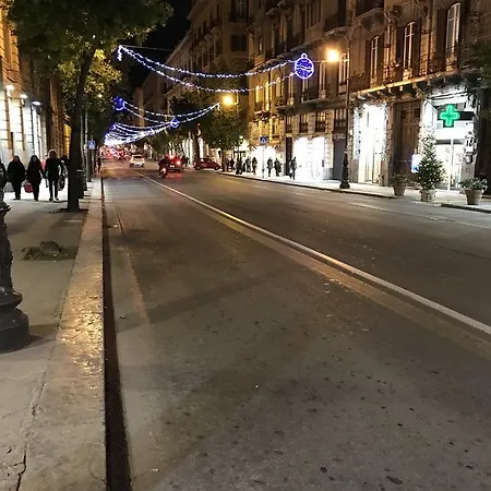 Alojamento de Acomodação e Pequeno-almoço In Palermo